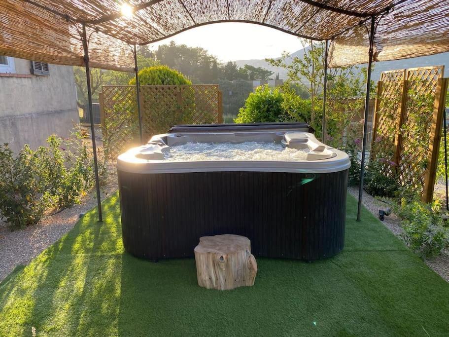 La Bastide de Jean Maison de charme dans un domaine equestre privé Grasse Esterno foto